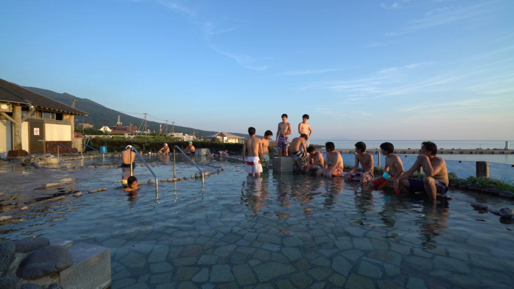 Hama-no-yu open air onsen where you can enjoy a hot spring in a bathing suit
